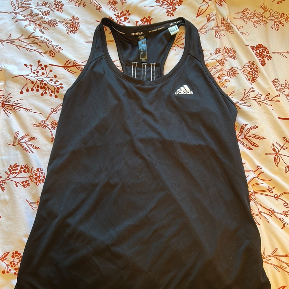Women’s athletic top